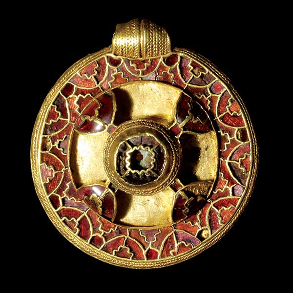 pendant_front_MG_0634_intro_600px
