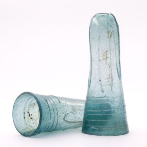Glass cone beakers SF18401 (right) and SF18402 (left)