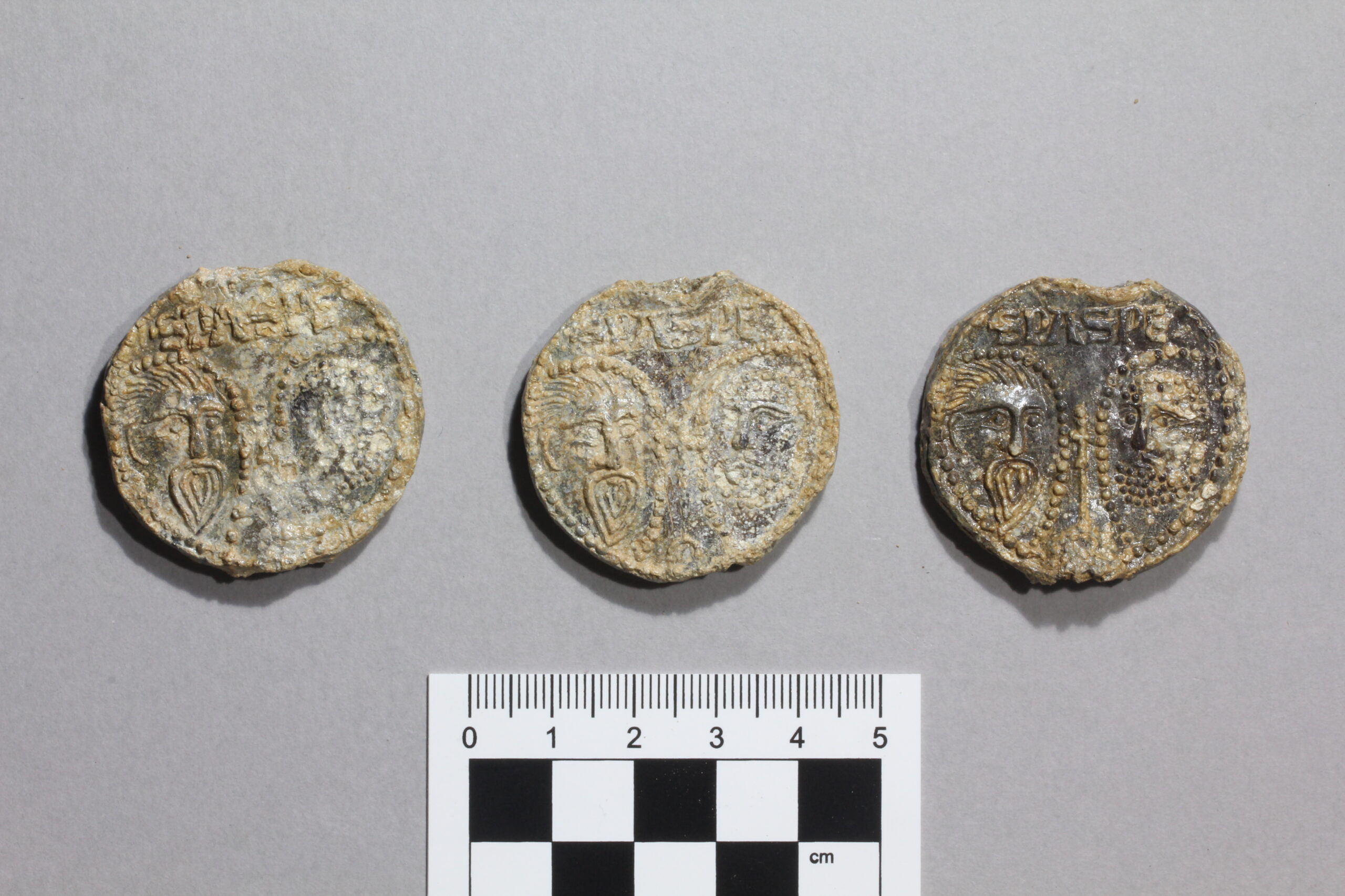 Three lead papal bullae recovered from Abbot John’s burial, St Albans Cathedral, reverse face (SAMGEX17) Three lead papal bullae recovered from Abbot John's burial, St Albans Cathedral, reverse face (SAMGEX17)